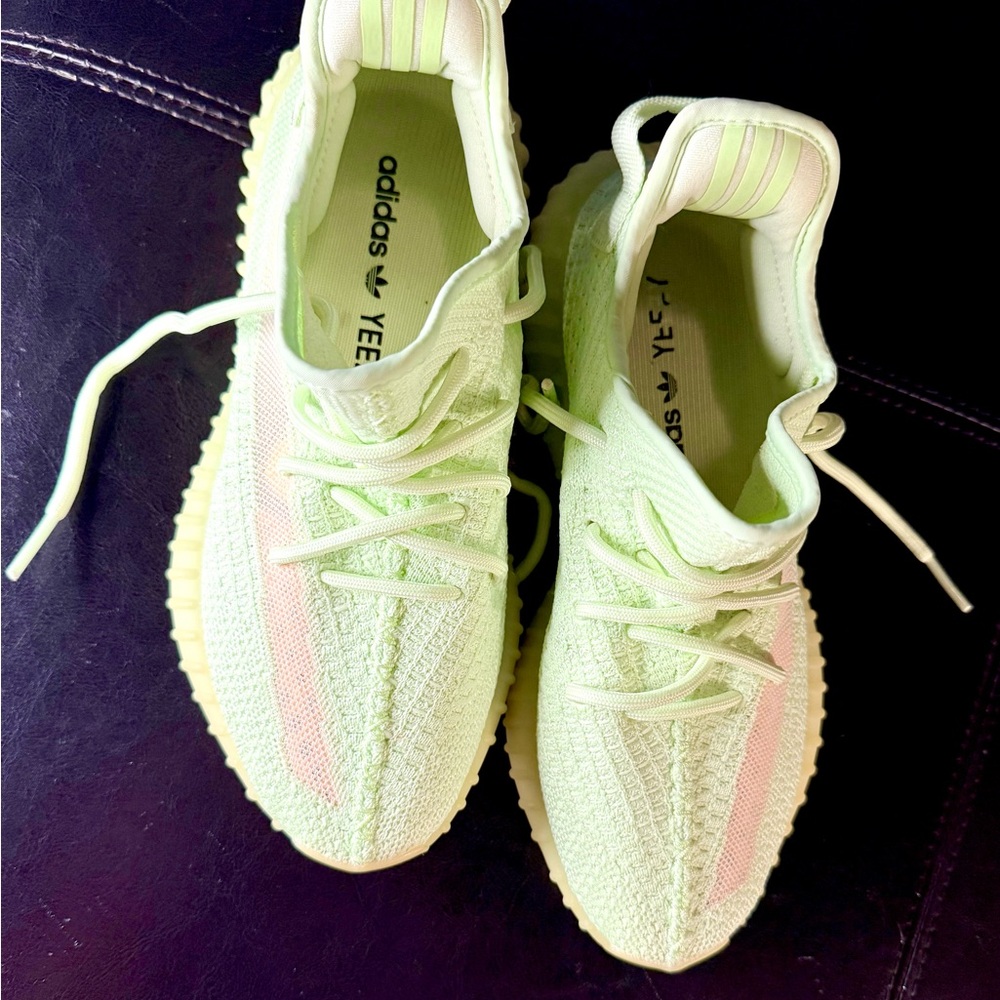 Adidas Yeezy Boost 350 V2 in Light Green glow in the dark. Size 6.5